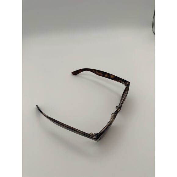 Ray-Ban Wayfarer Tortoise Sunglasses RB2132 main image 2